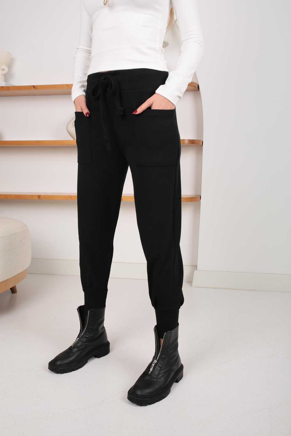Önden Cepli Siyah Triko Jogger Pantolon