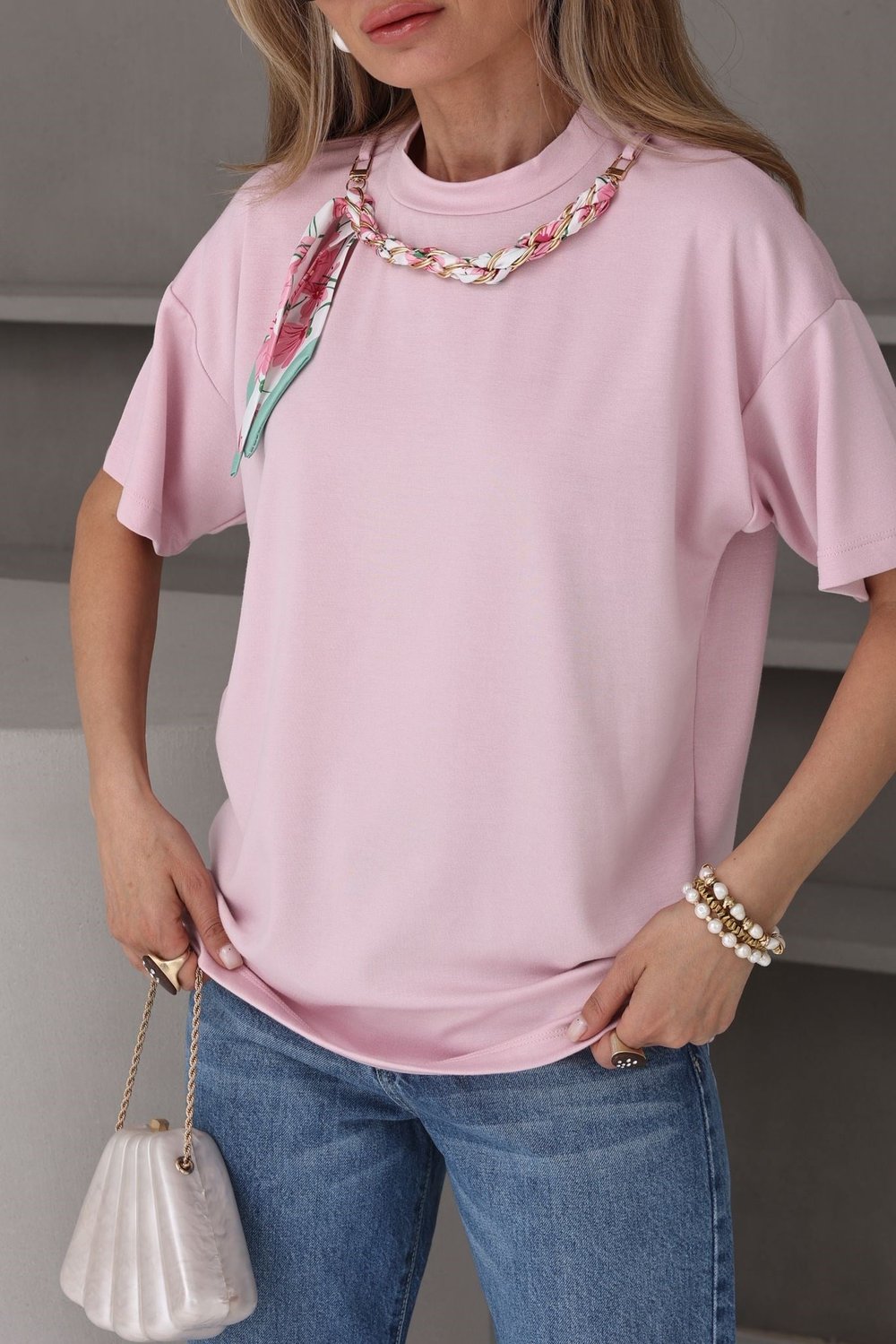 Pembe Fularlı Basic Tshirt