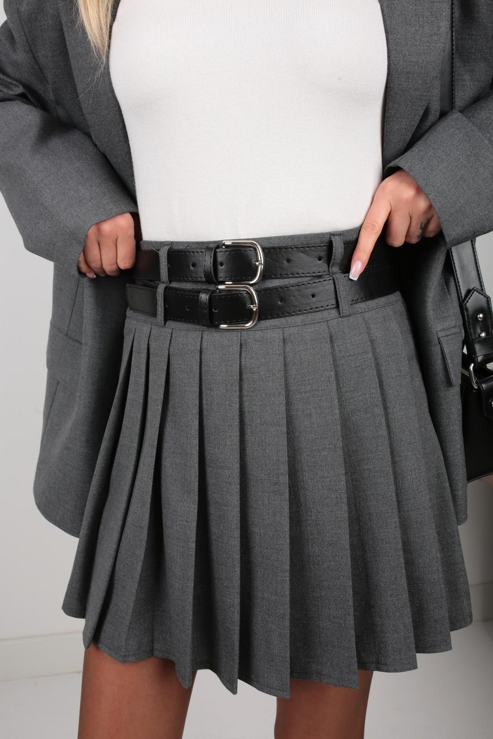 Pileli Çift Kemerli Füme Mini Etek
