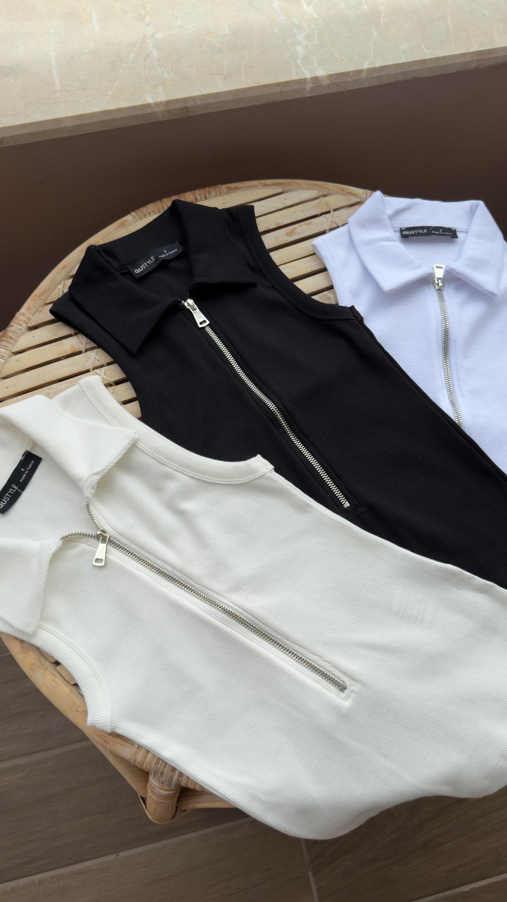 Polo Yaka Fermuarlı Siyah Fitilli Bluz