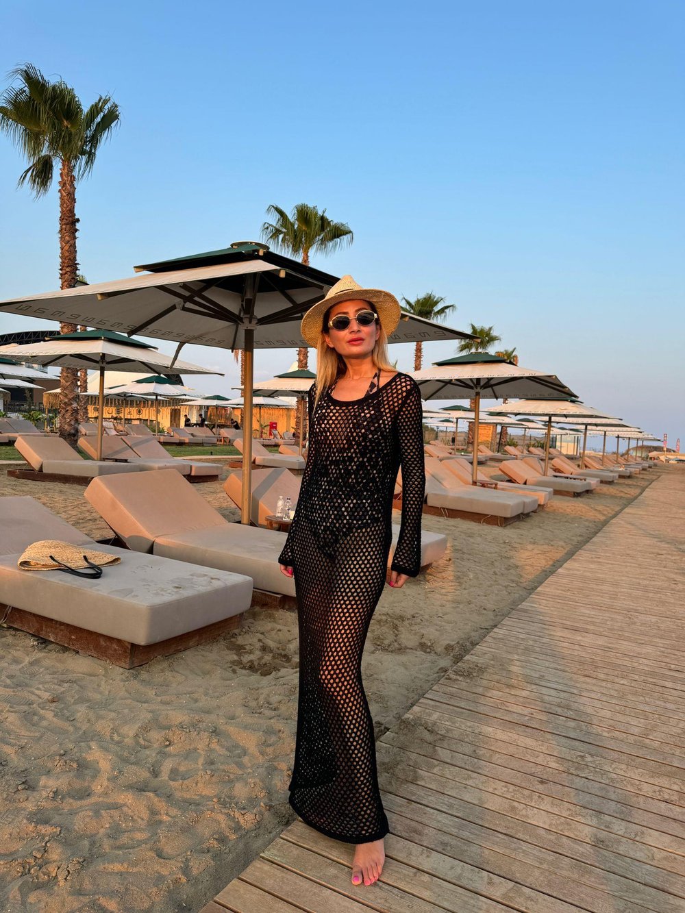 Sırtı Açık Ajurlu Siyah Triko Elbise