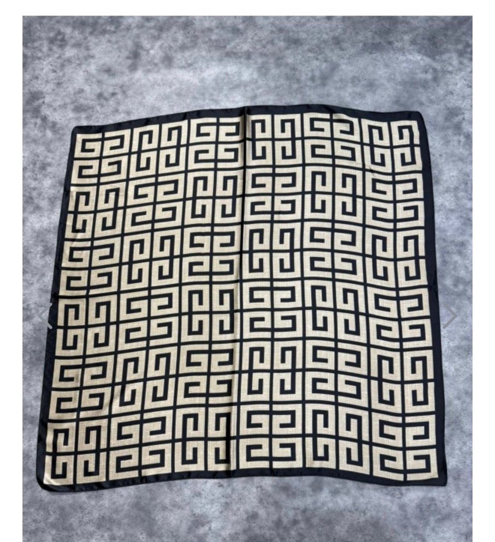 Siyah Monogram Desen Şal(90*90)