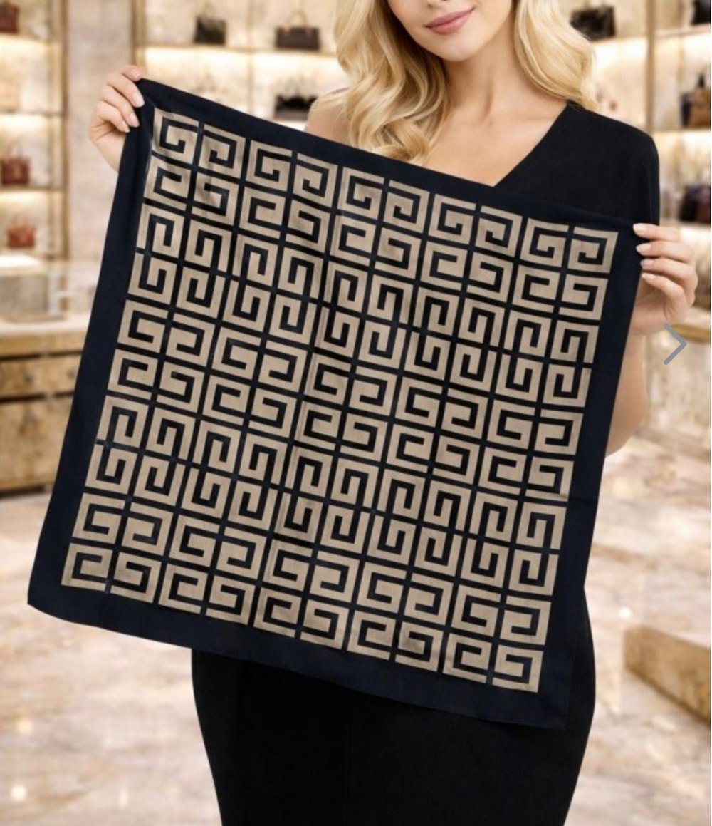 Siyah Monogram Desen Şal(90*90)