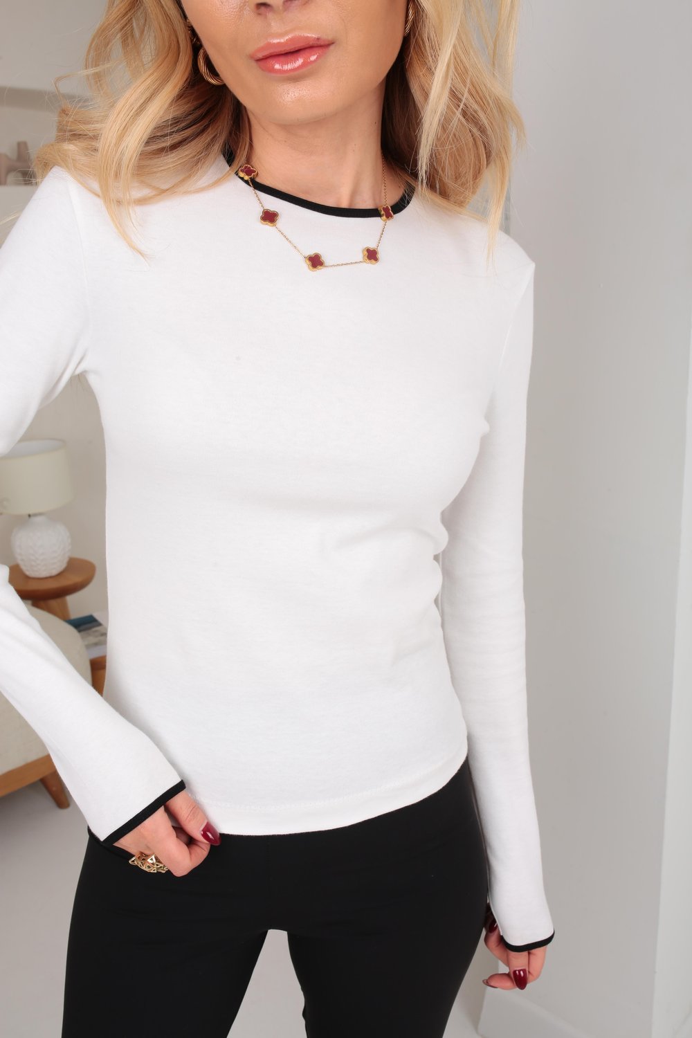 Yakası Biyeli Ekru İnce Sweatshirt