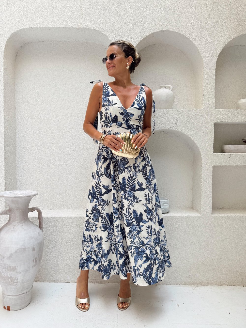 Nişantaşı Butik OMUZ BAGLAMALI V YAKA ÇİÇEK DESEN ELBİSE
