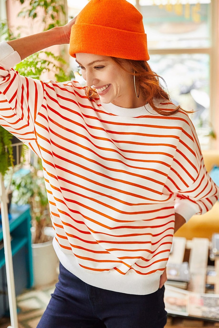 Basic Yumuşak Dokulu Salaş Sweatshirt Beyaz Turuncu