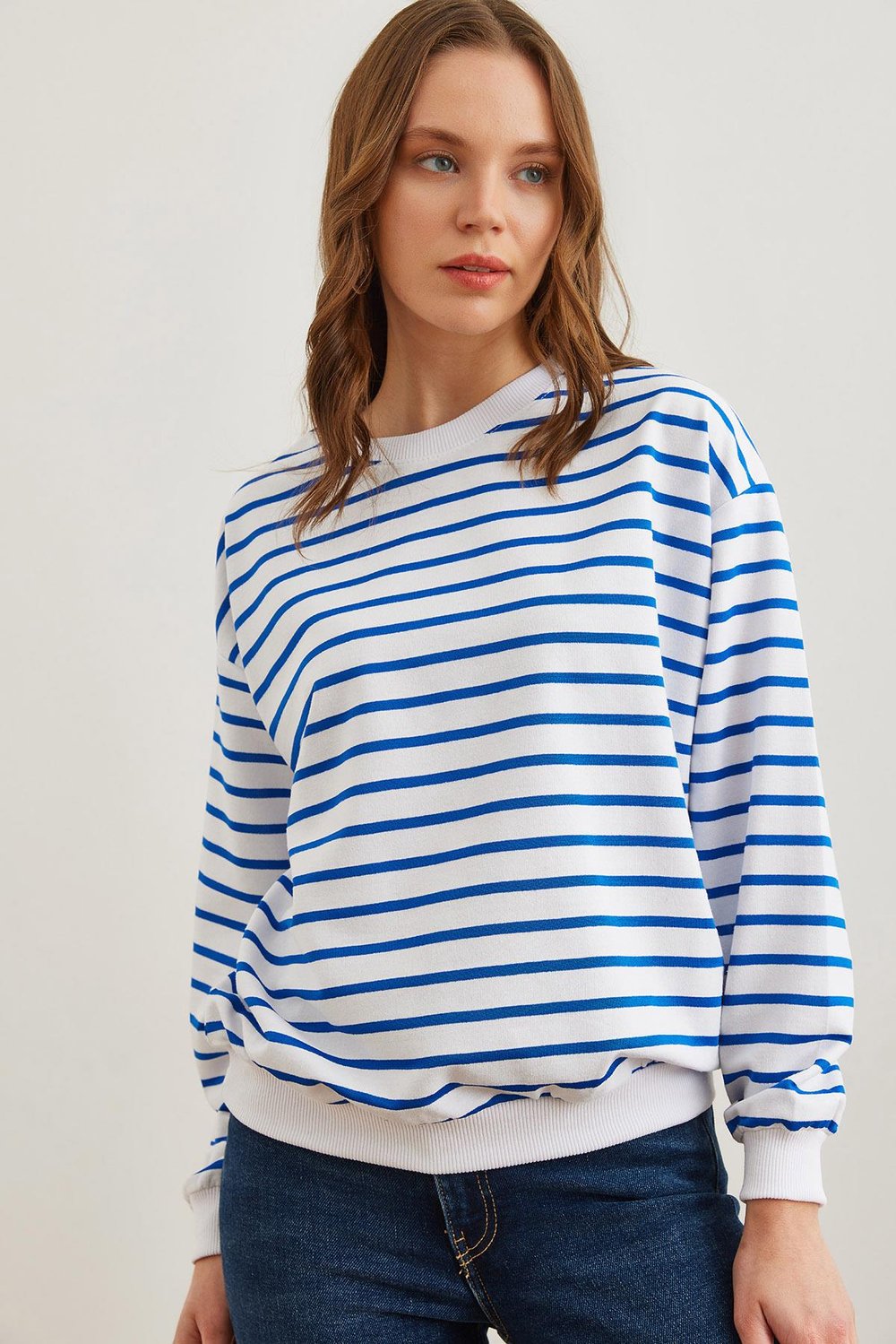 Basic Yumuşak Dokulu Salaş Sweatshirt Beyaz Saks Mavi