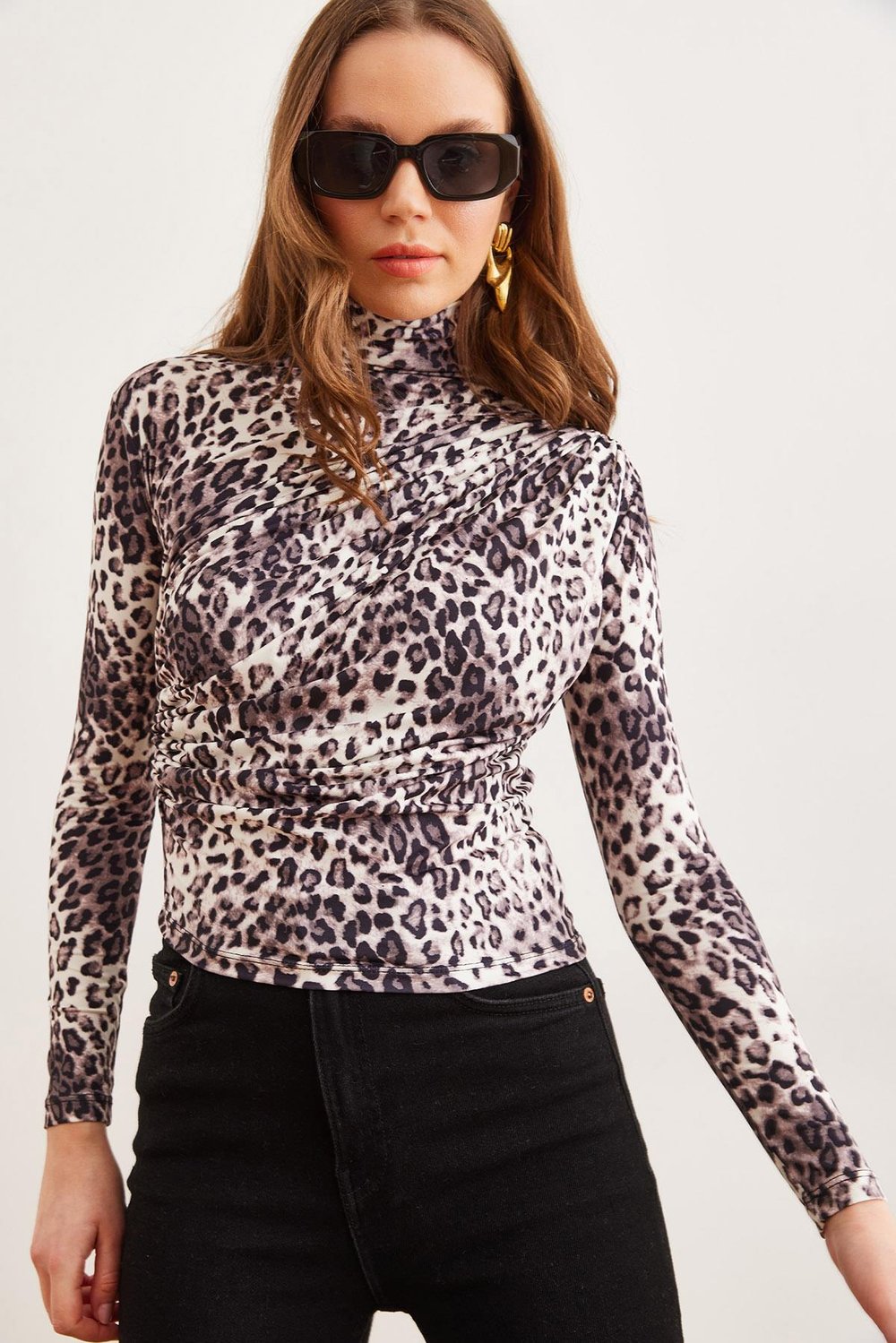 Drape Detaylı Dökümlü Şık Bluz Ekru Leopar