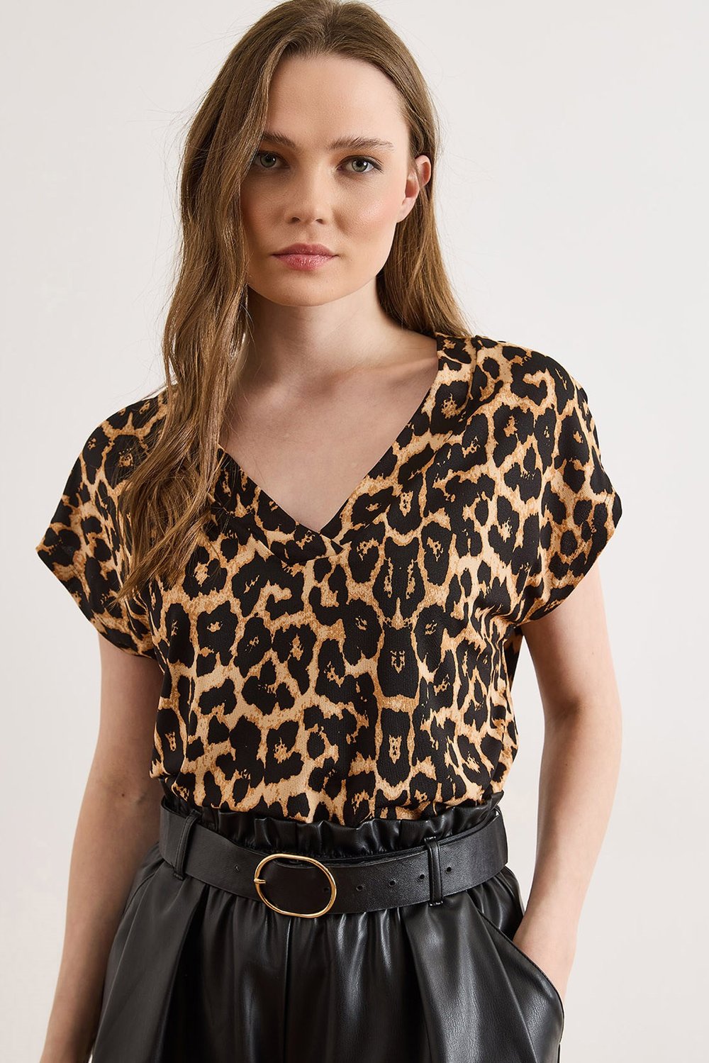V Yaka Desenli Yarasa Dökümlü Bluz Leopar Taş