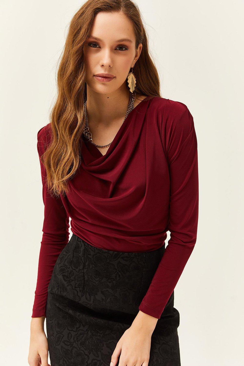 Vatkalı Pileli Degaje Yaka Bluz Bordo