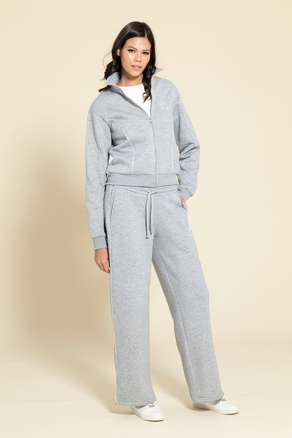 For You Moda 2'li Fermuarlı Biye Detaylı Gri Eşofman Takımı For You Moda 2'li Fermuarlı Biye Detaylı Gri Eşofman Takımı