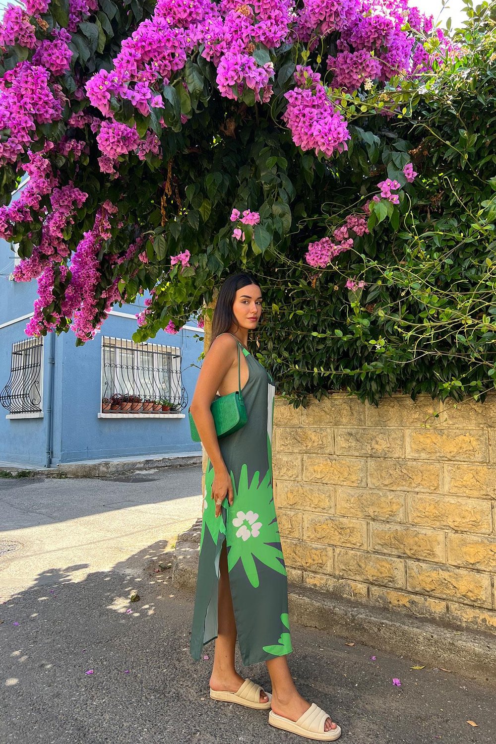 For You Woman Askılı V Yırtmaçlı yaka Çicek Desenli Yeşil Elbise For You Woman Askılı V Yırtmaçlı Yaka Çicek Desenli Yeşil Elbise