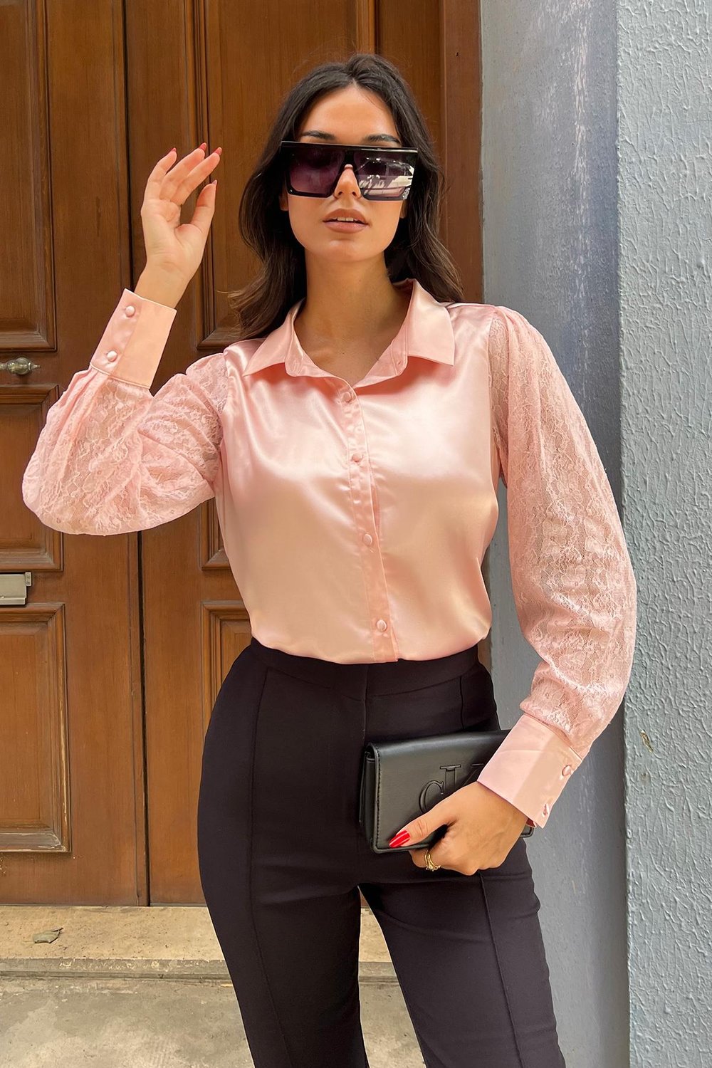 Kolu Dantel Detaylı Rose Gold Saten Gömlek  Limited For You Kolu Dantel Detaylı Rose Gold Saten Gömlek 