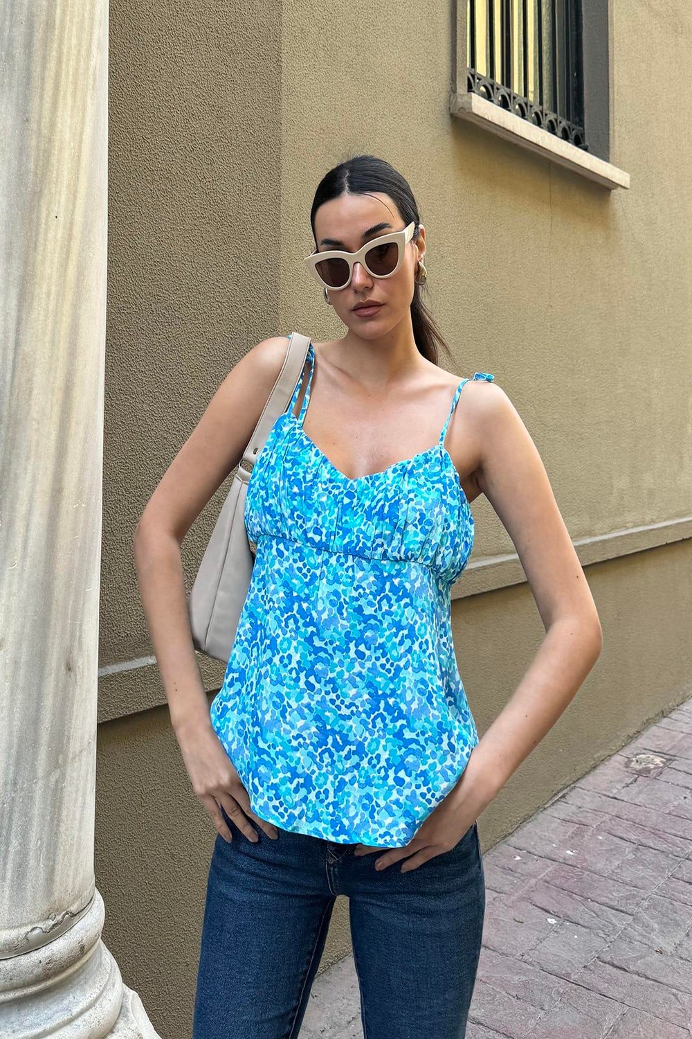 Now Moda Doğal Viskon Askılı Büzgü Detaylı Desenli Mavi Bluz Now Moda Doğal Viskon Askılı Büzgü Detaylı Desenli Mavi Bluz