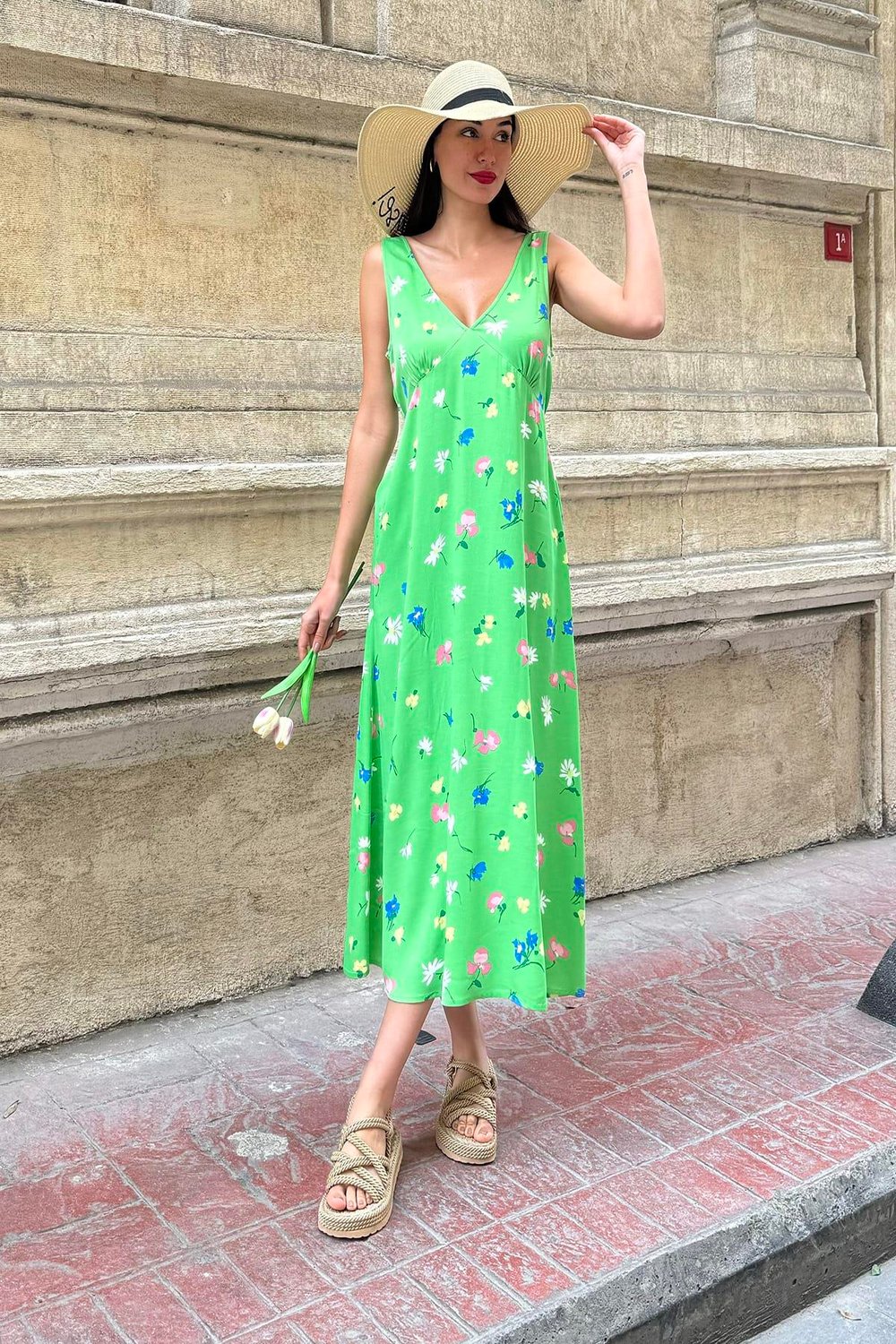 Now Moda V Yaka Desenli Bel Bağlamalı Uzun Yeşil Elbise Now Moda Doğal Viskon V Yaka Desenli Bel Bağlamalı Uzun Yeşil Elbise