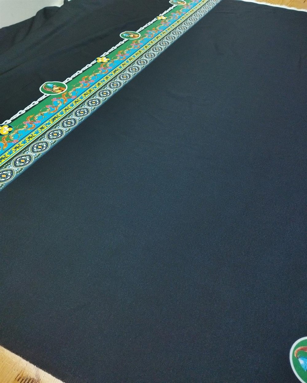 Krep Antik Desen Siyah En: 145 cm