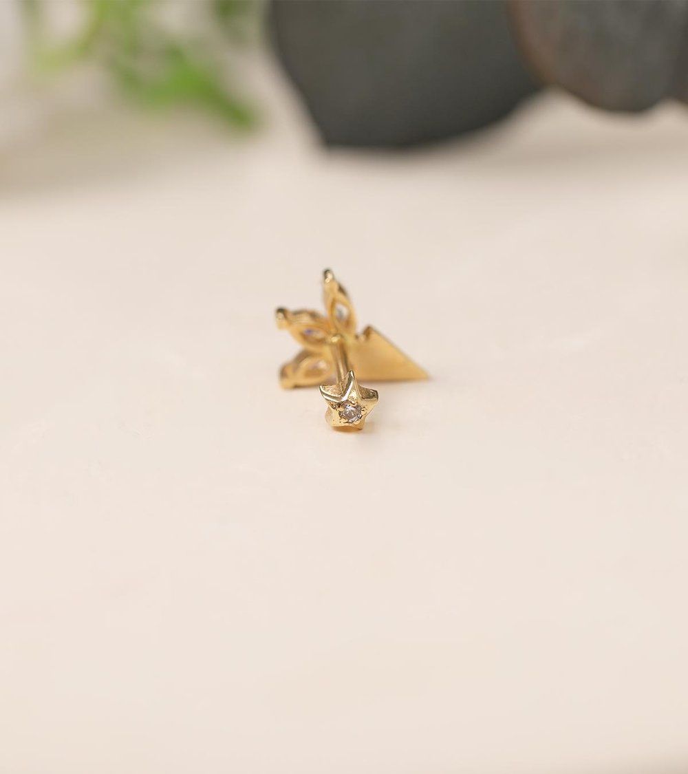 Lotuslu Koni Piercing (Tragus)