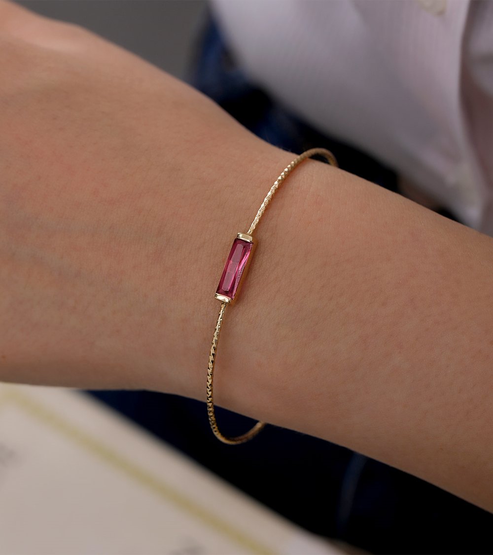 Pembe Taşlı Mini Dövme Bilezik