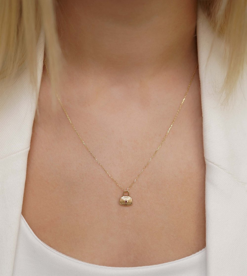 Çantalı Kolye