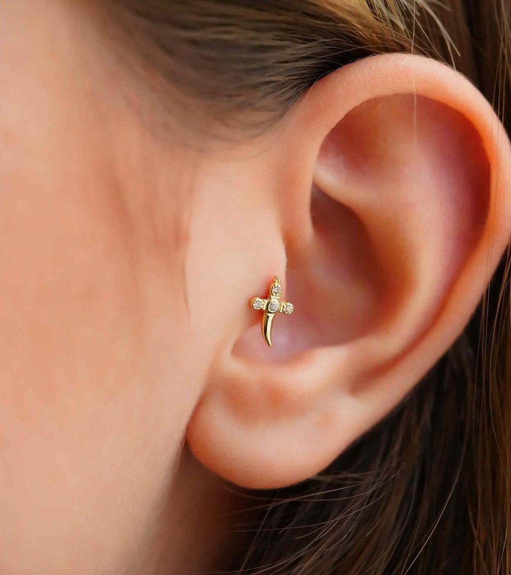 Kılıç Piercing (Tragus)