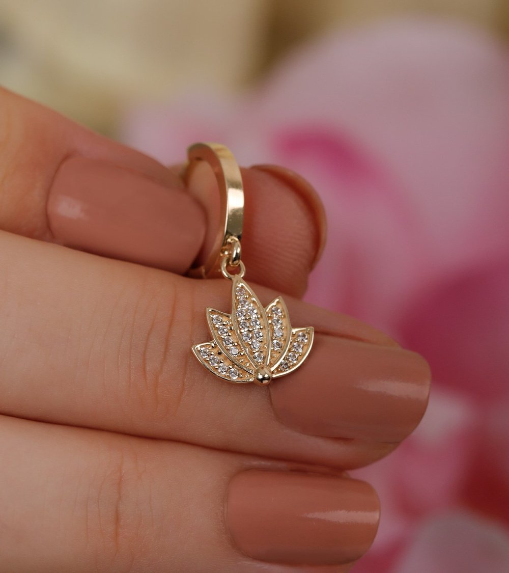 Lotus Sallantılı Küpe