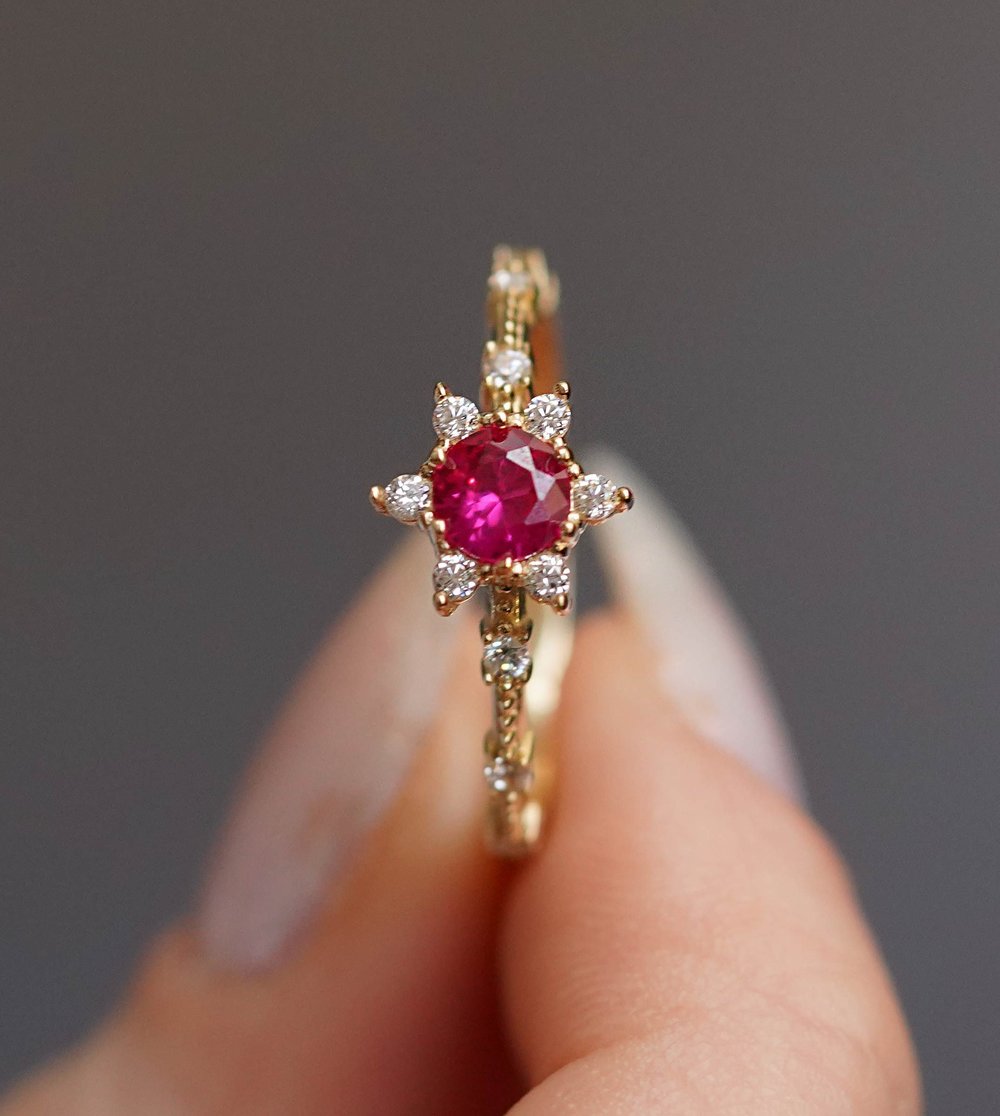 Pembe Lotus Yüzük