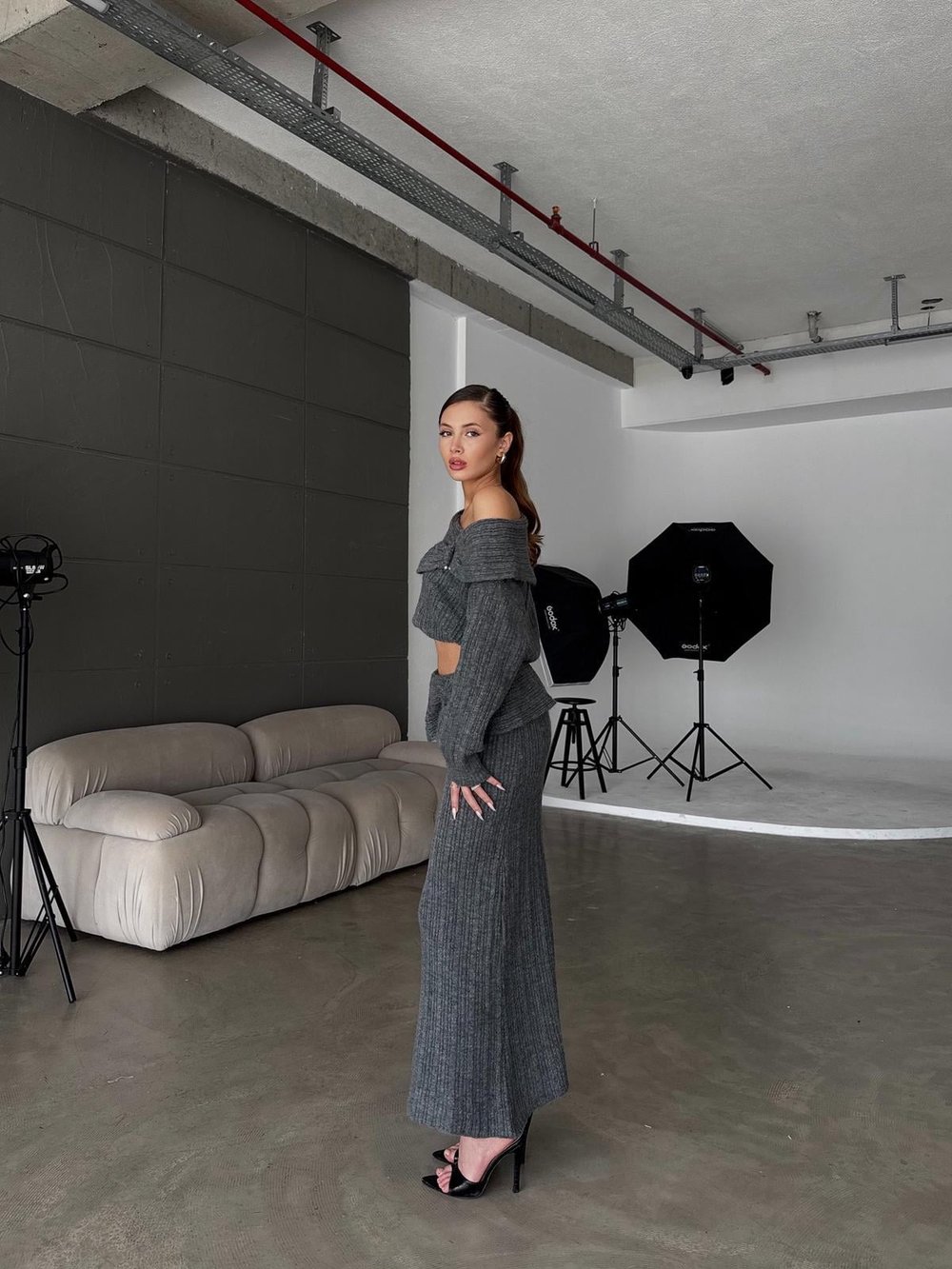 Layer Madonna Yaka Toka Detay Antrasit Etekli Triko Takım