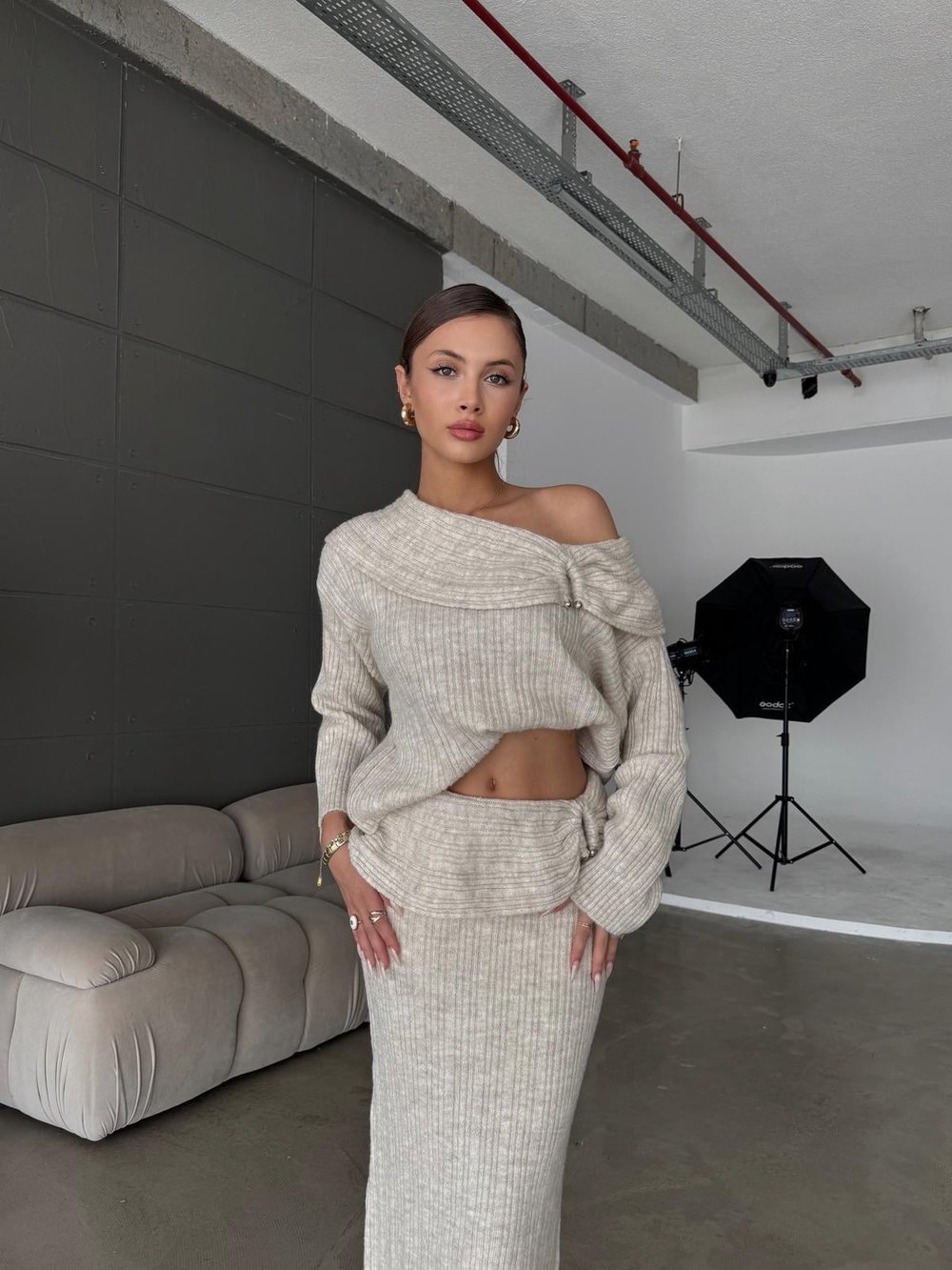 Layer Madonna Yaka Toka Detay Bej Etekli Triko Takım