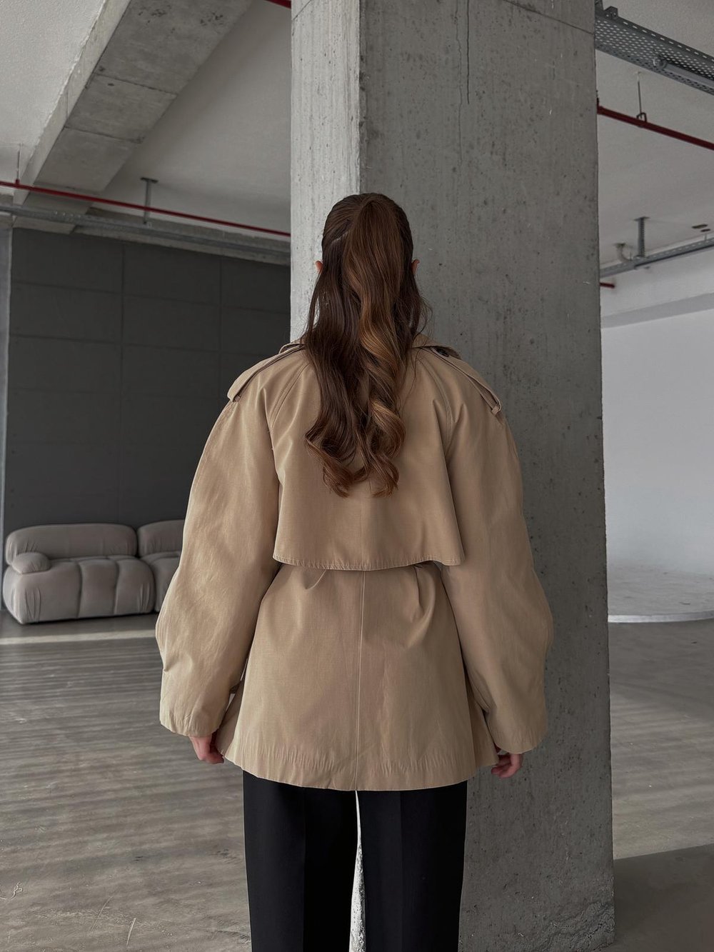 Valisca Kruvaze Yaka Düğme Detay Bej Kısa Trençkot