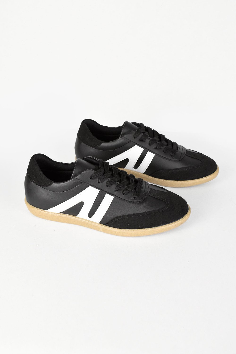 Kadın Bağcıklı Düz Taban Sneaker Spor Ayakkabı - Siyah