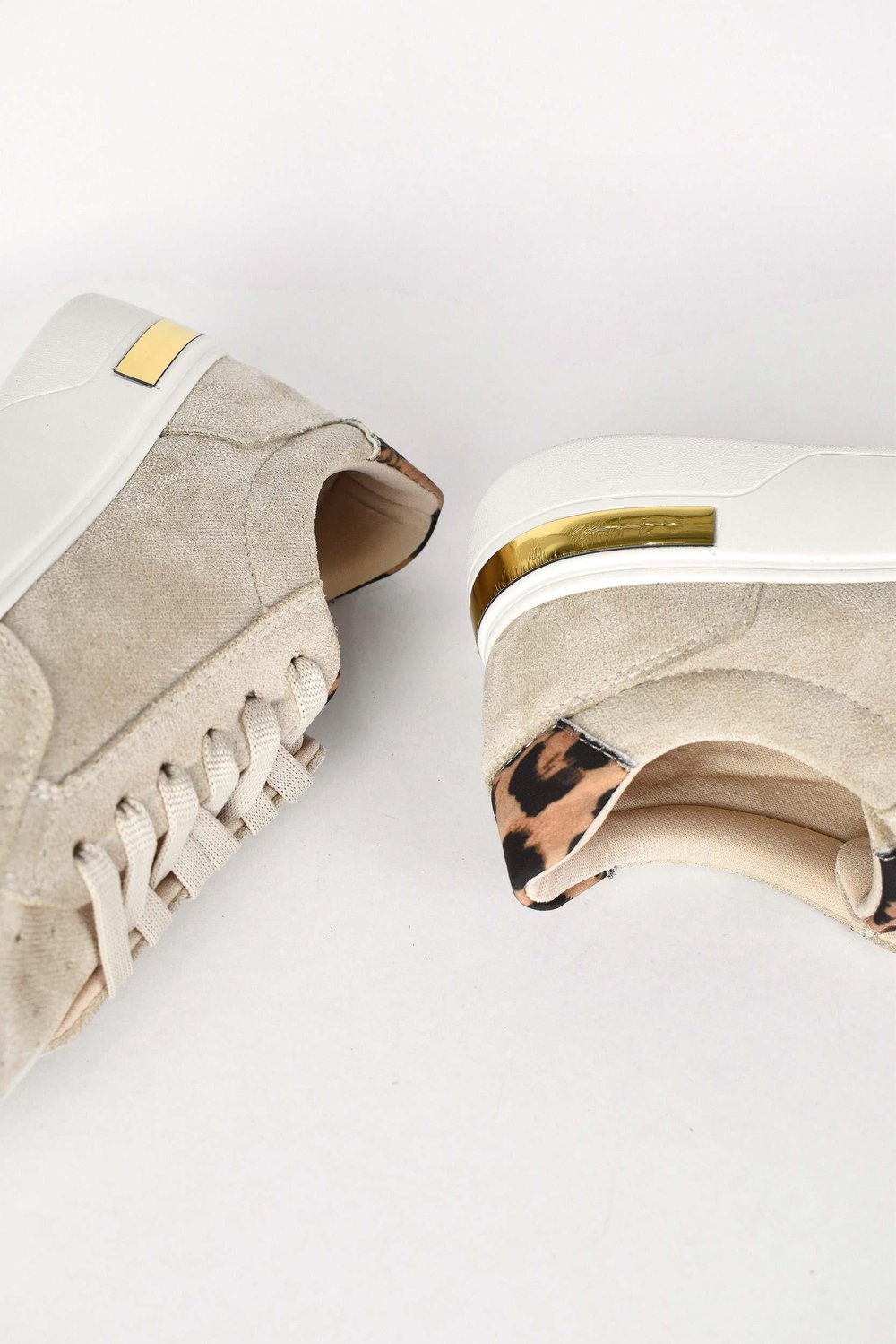 Kadın Bağcıklı Leopar ve Gold Detaylı Yüksek Taban Süet Sneaker Ayakkabı -Bej