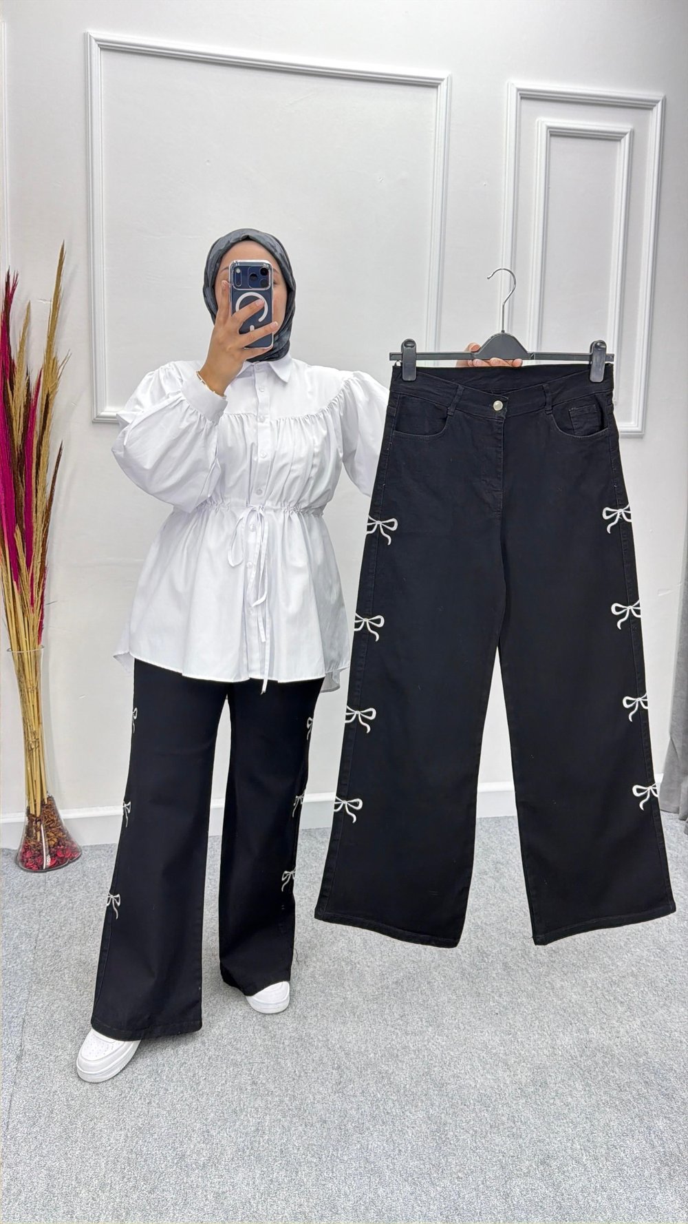 Siyah Fiyonk Nakış İşlemeli Likralı Jeans's