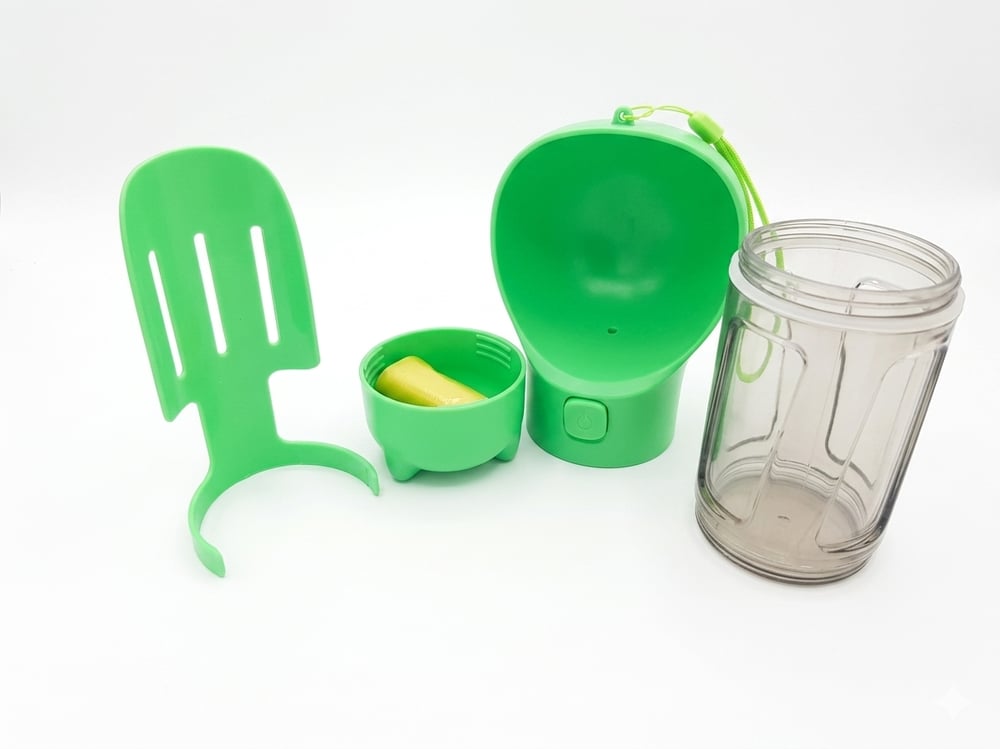 Madpet Köpekler İçin Taşınabilir Kürekli Dışkı Poşetli Suluk 300Ml