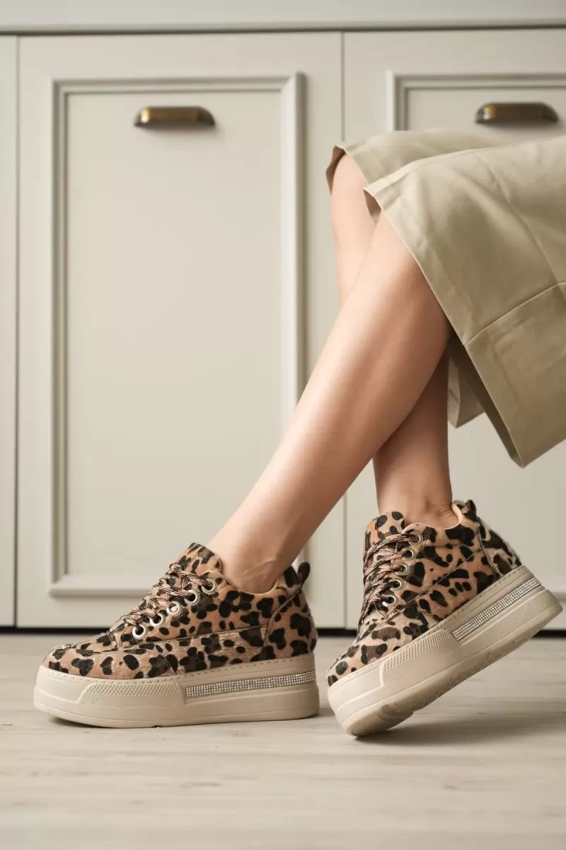 Kadın 8cm Boy Uzatan Gizli Topuklu Leopar Spor Ayakkabı TR04MS01E