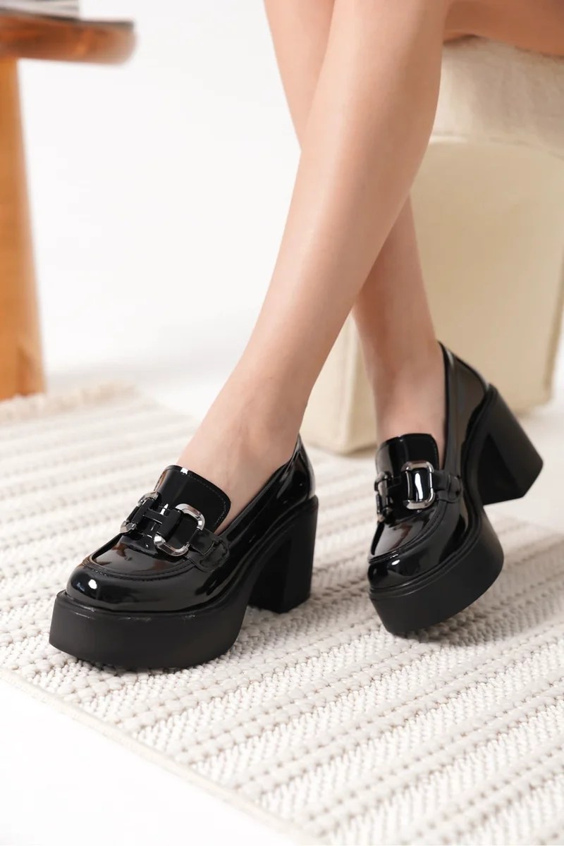 Siyah Rugan Gümüş Tokalı Kadın Loafer TR17MS03C