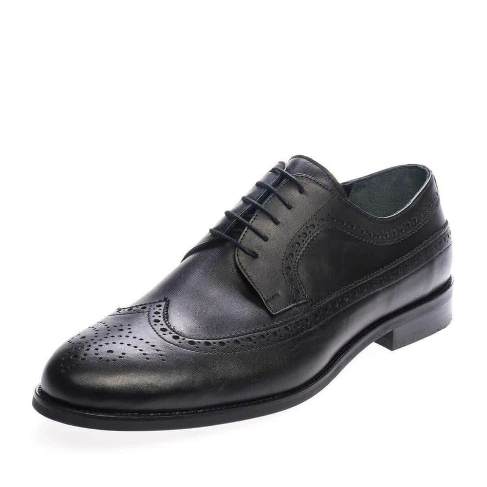 NR1958 siyah anilin deri büyük numara erkek klasik ayakkabının önden görünümü, wingtip burun ve brogue işçiliği