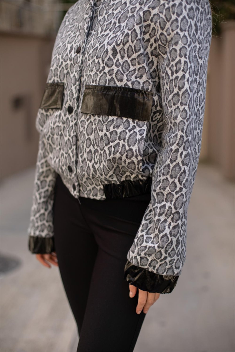 Leopar Desenli Beli Lastikli Ceket