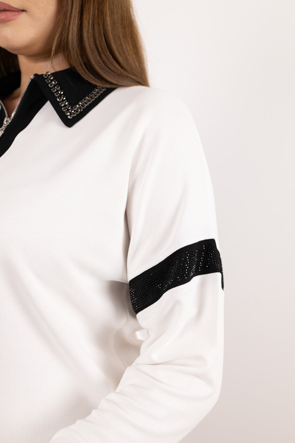 Polo Yaka Detaylı Fermuar VeTaş Baskı Desenli Bluz