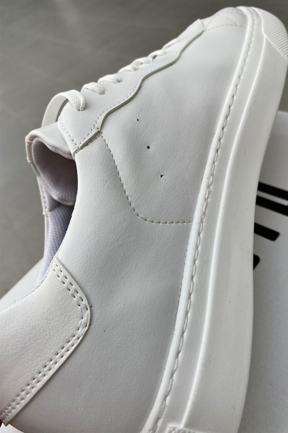 BEYAZ DERİ BASİC AYAKKABI