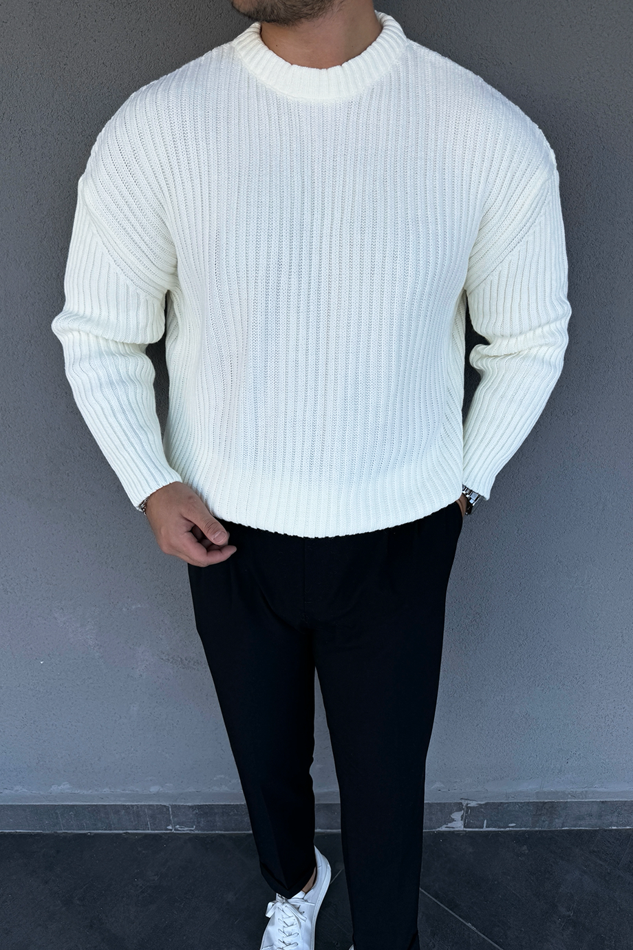 BEYAZ OVERSIZE KALIP BİSİKLET YAKA ÖRME KAZAK