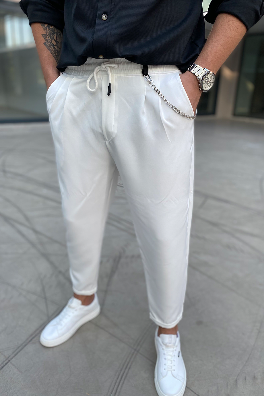 BEYAZ ZİNCİR DETAYLI RAHAT KALIP PANTALON