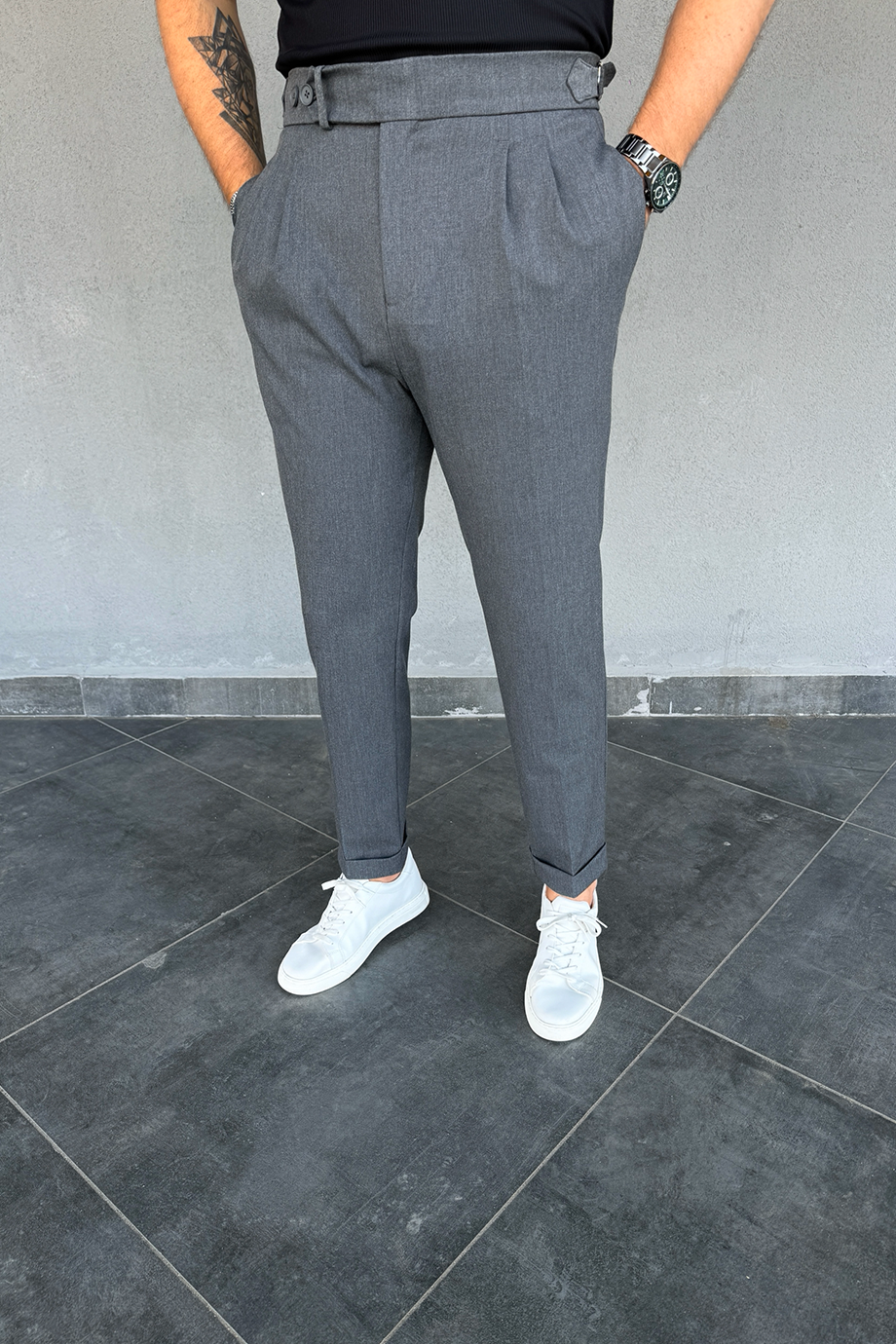 GRİ İTALYAN KESİM BEL DÜĞME VE KEMER DETAYLI PANTALON