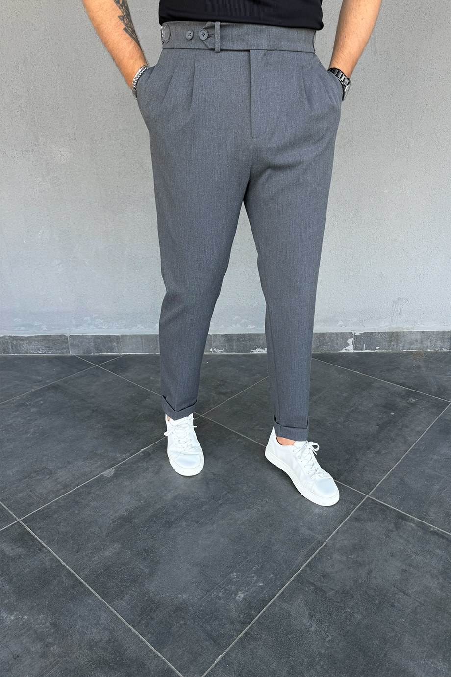 GRİ İTALYAN KESİM BEL DÜĞME VE KEMER DETAYLI PANTALON