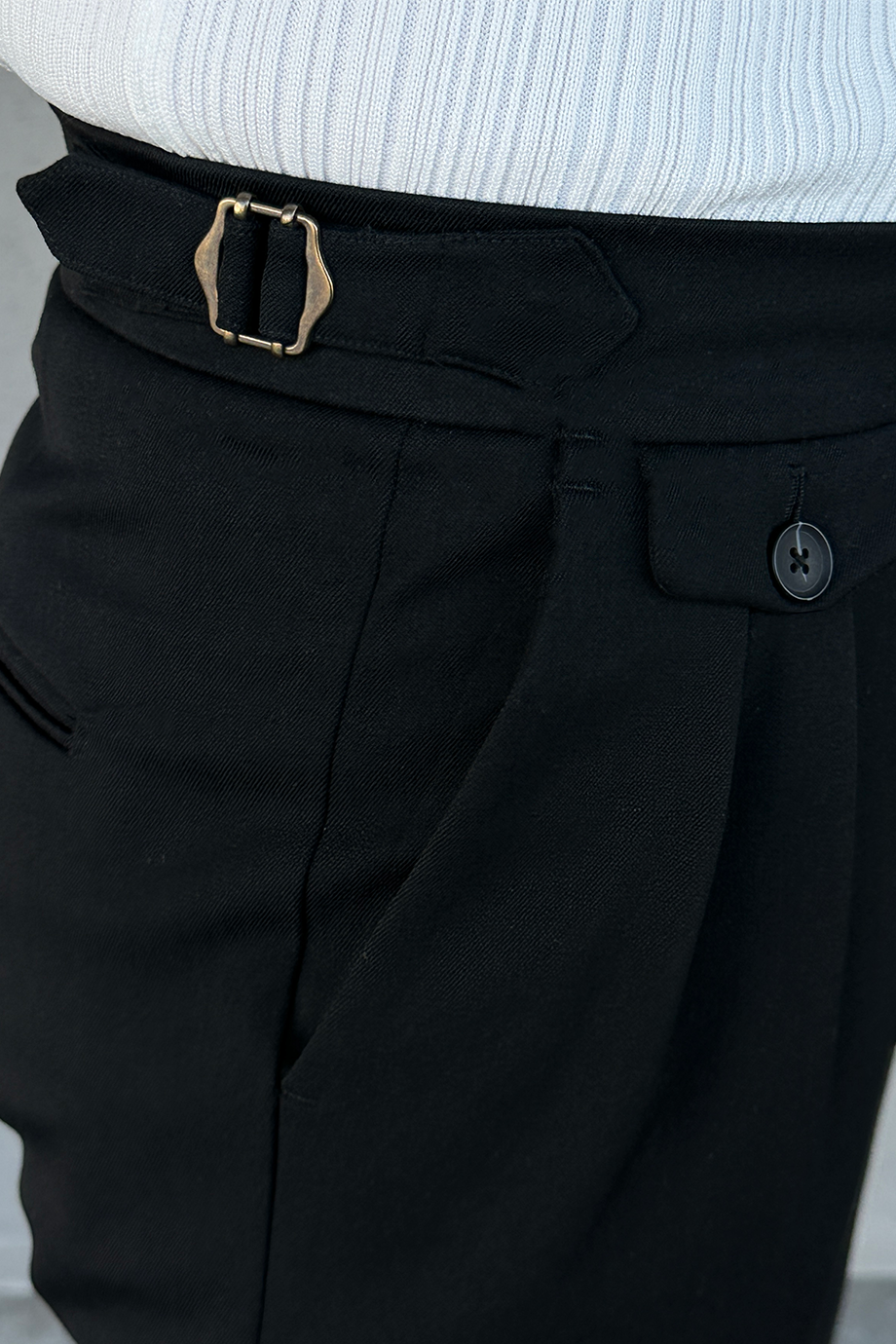 İTALYA KESİM TOKA DETAYLI SİYAH PANTALON