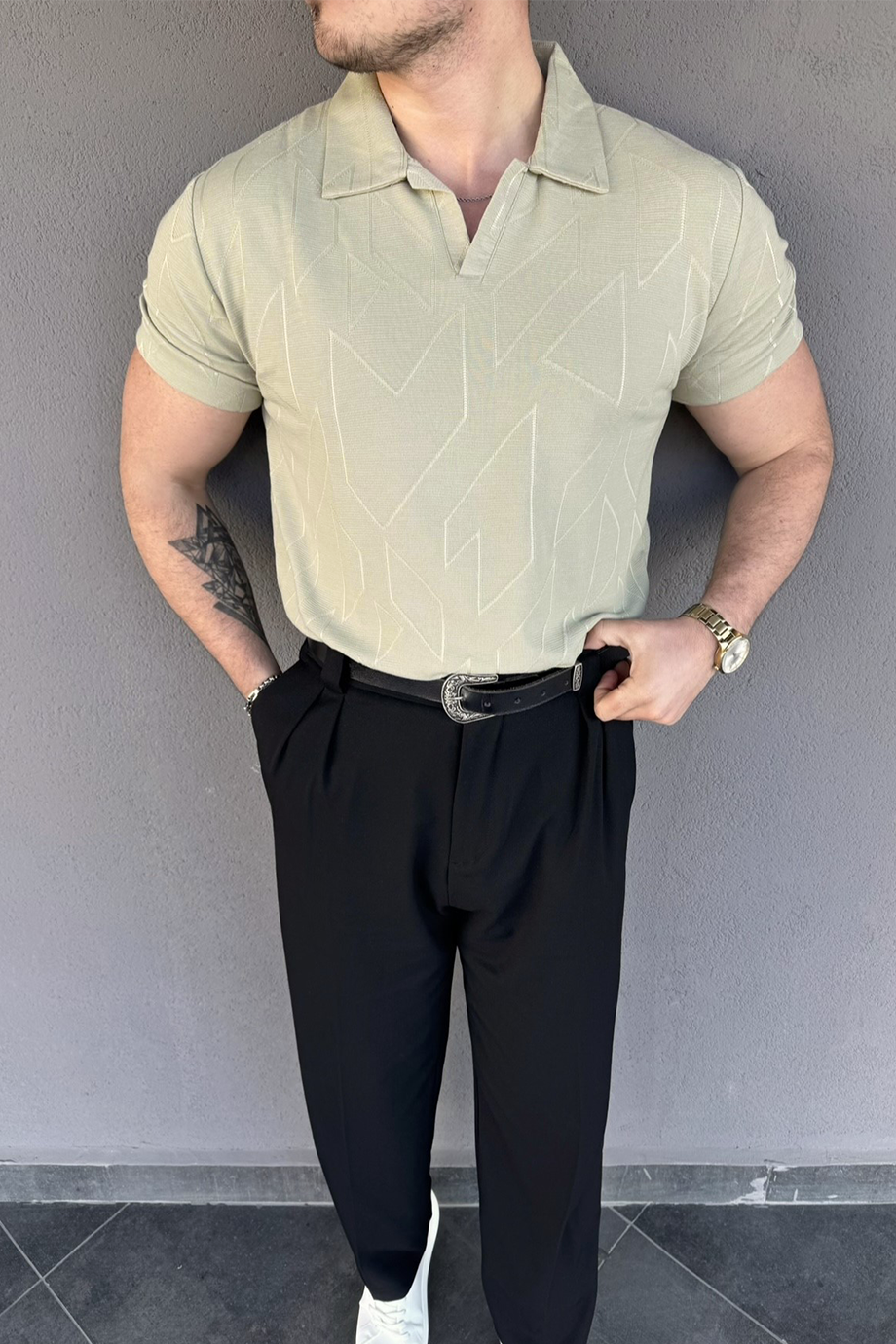 MİNT KENDİNDEN DESENLİ AÇIK YAKA T-SHİRT