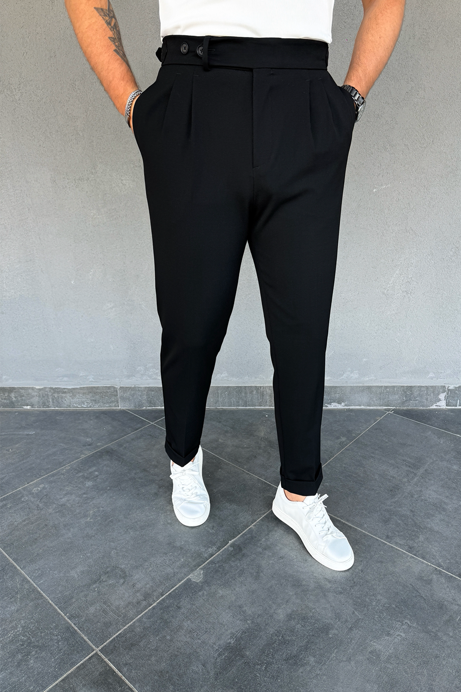 SİYAH İTALYAN KESİM BEL DÜĞME VE KEMER DETAYLI PANTALON