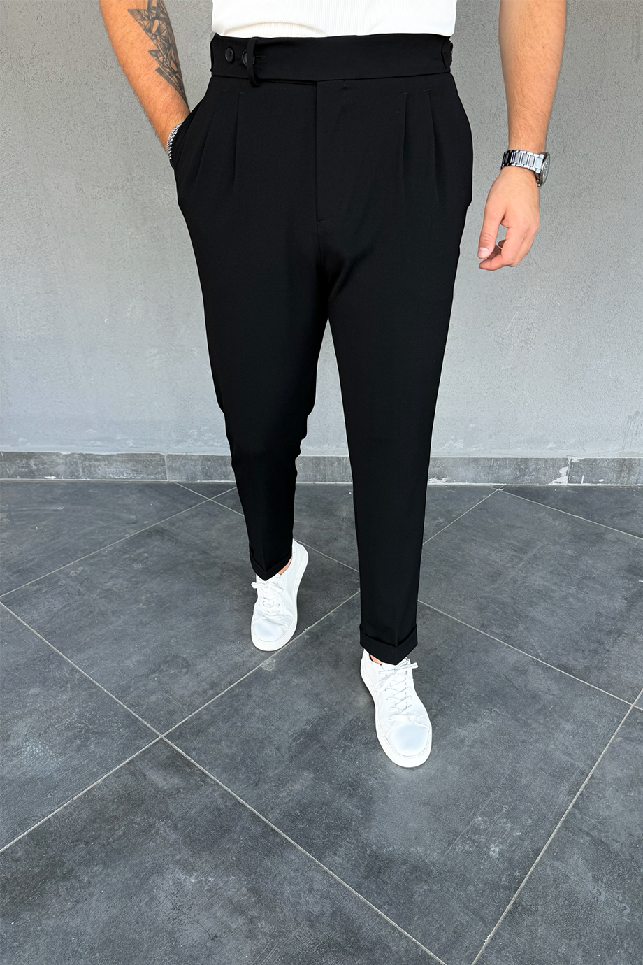 SİYAH İTALYAN KESİM BEL DÜĞME VE KEMER DETAYLI PANTALON