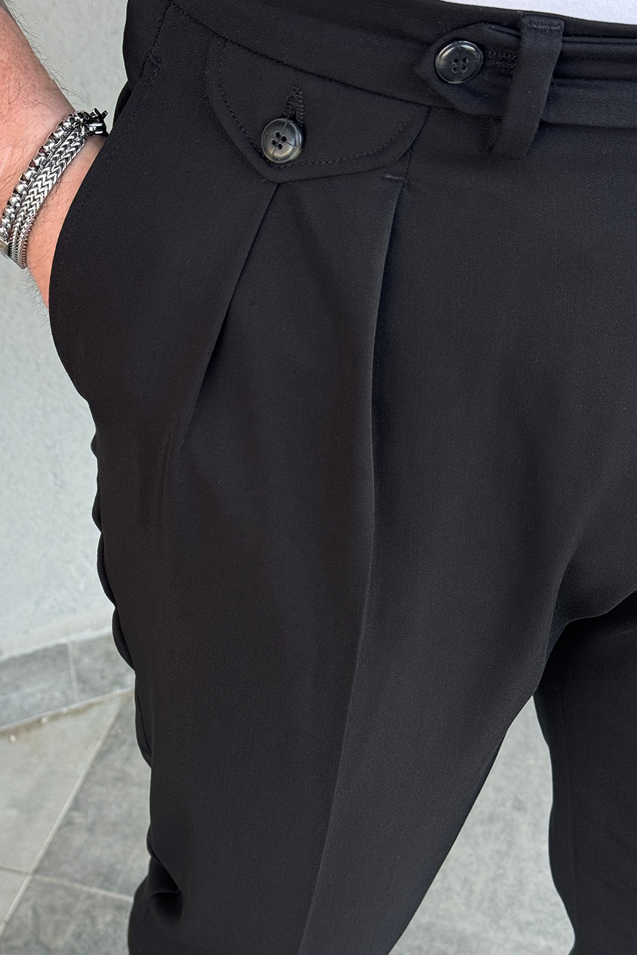 SİYAH İTALYAN KESİM DÜĞME DETAYLI PANTALON