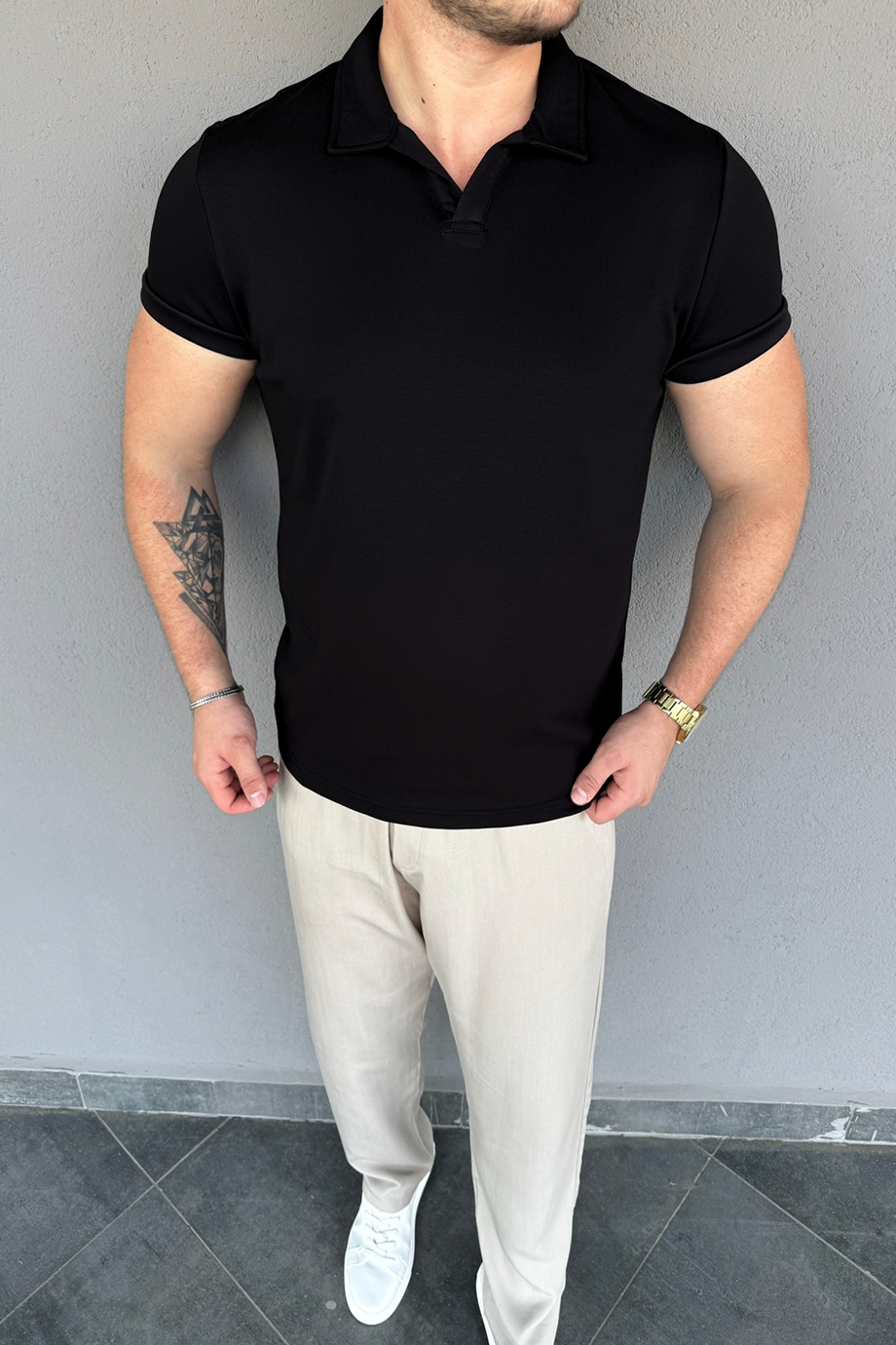 SİYAH PREMİUM AÇIK YAKA KLASİK T-SHİRT