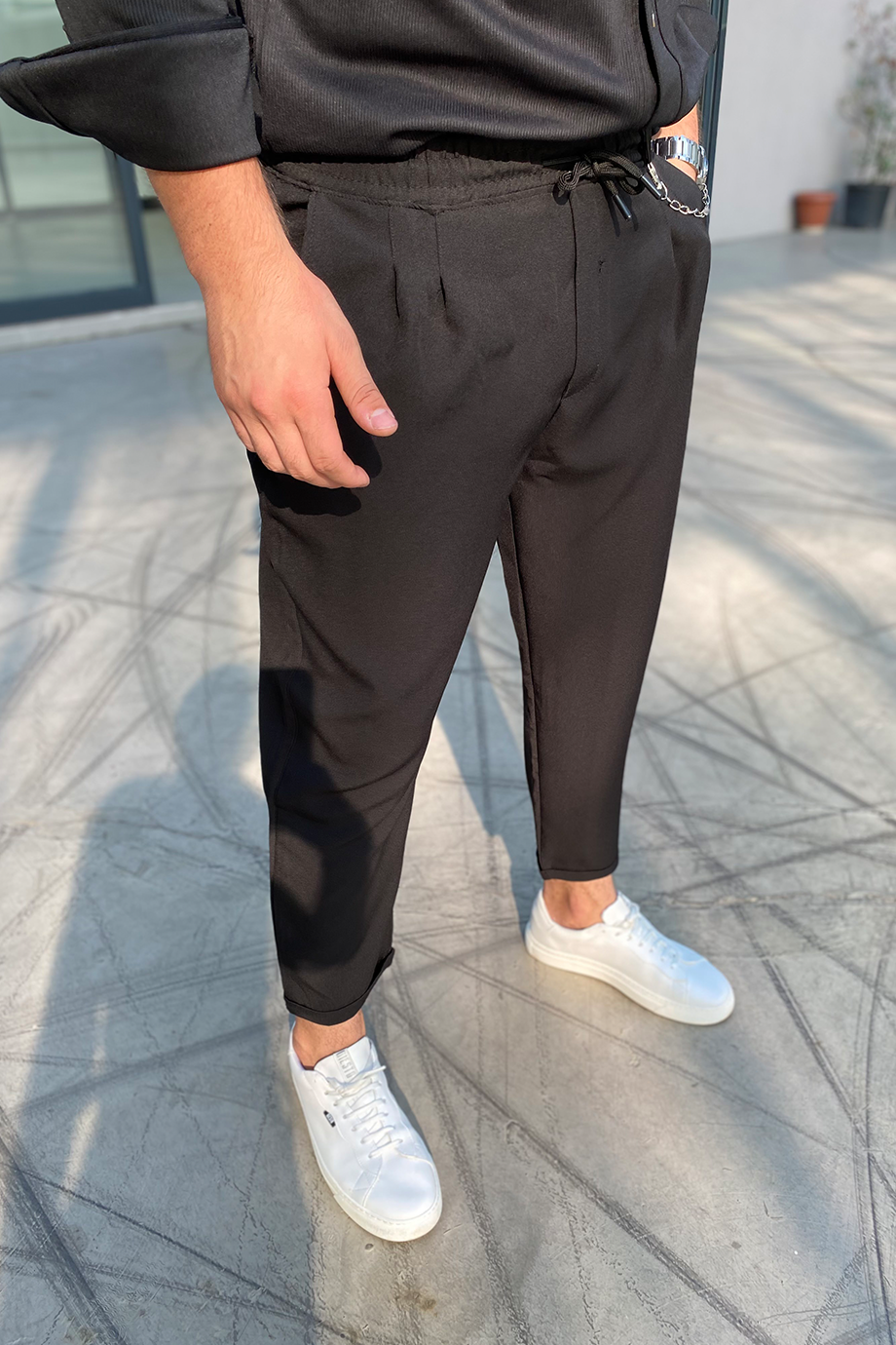 SİYAH ZİNCİR DETAYLI RAHAT KALIP PANTALON